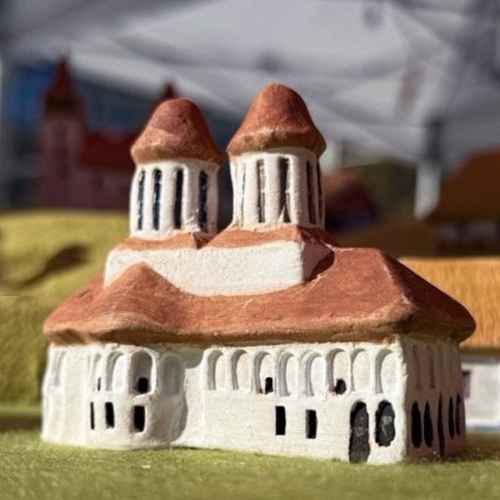 Miniatură din lut - Biserică din Muntenia Miniatură din lut - Biserică din Muntenia